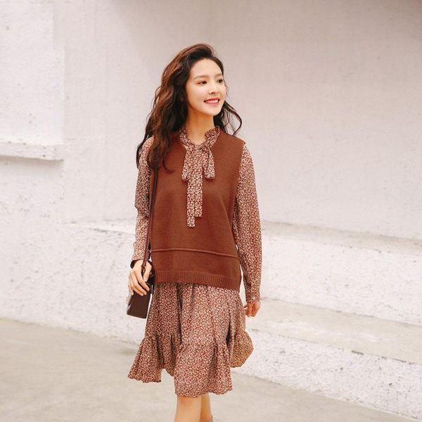 casual dresses printing women a-line dress 2021 autumn winter vintage style vestidos for female bottom dress+knitted vest two set, Black;gray
casual dresses printing women a-line dress 2021 autumn winter vintage style vestidos for female bottom dress+knitted vest two set, Black;gray