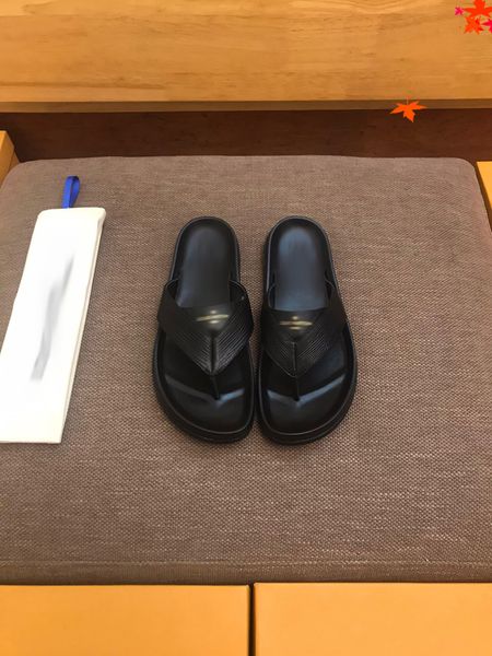 2021 slipper designer slide summer sandals fashion men beach indoor flat flip flops leather luxurys shoes mens slippers with box size 39-45, Black
2021 slipper designer slide summer sandals fashion men beach indoor flat flip flops leather luxurys shoes mens slippers with box size 39-45, Black