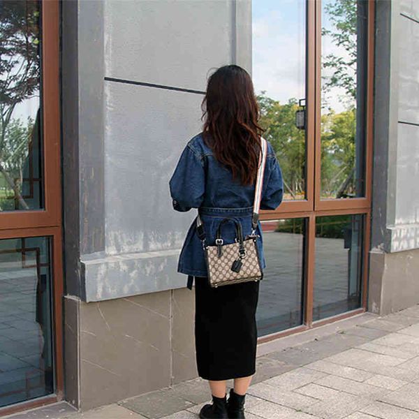 2022 factory wholesale hand high sense high-capacity bag messenger vintage printed women's shoulder bag 5vgf
2022 factory wholesale hand high sense high-capacity bag messenger vintage printed women's shoulder bag 5vgf