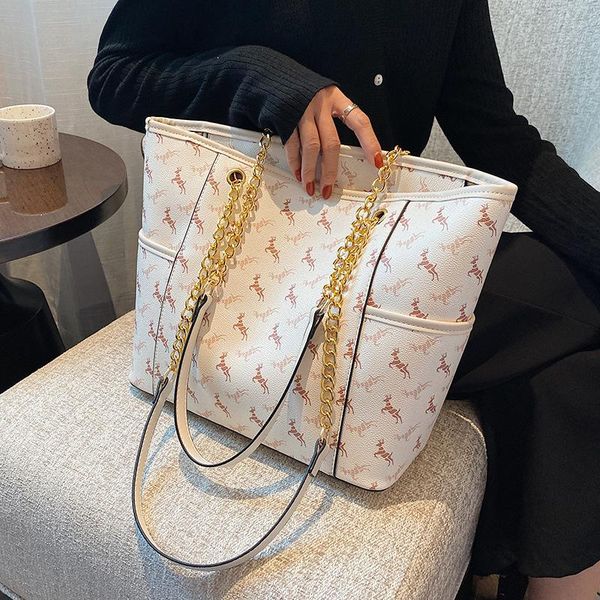 evening bags large-capacity leather handbag 2021 designer trendy fashion commuter bag all-match chain shoulder casual tote
evening bags large-capacity leather handbag 2021 designer trendy fashion commuter bag all-match chain shoulder casual tote