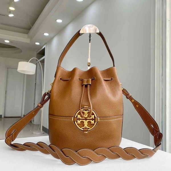 wholesale the tbs bucket bag is made of lychee and cow hide. equipped with long short shoulder straps luxuryss designerss yw
wholesale the tbs bucket bag is made of lychee and cow hide. equipped with long short shoulder straps luxuryss designerss yw