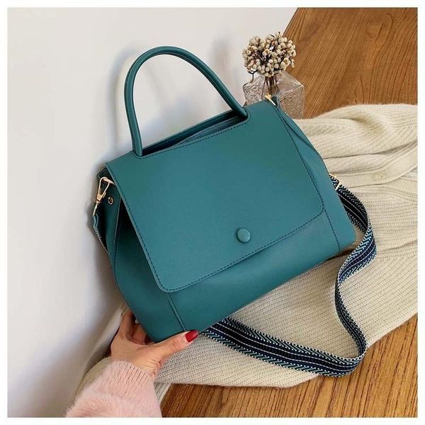 evening bags fashion simply pu leather crossbody bag for women 2021 winter solid color shoulder messenger lady chain travel small handbag
evening bags fashion simply pu leather crossbody bag for women 2021 winter solid color shoulder messenger lady chain travel small handbag