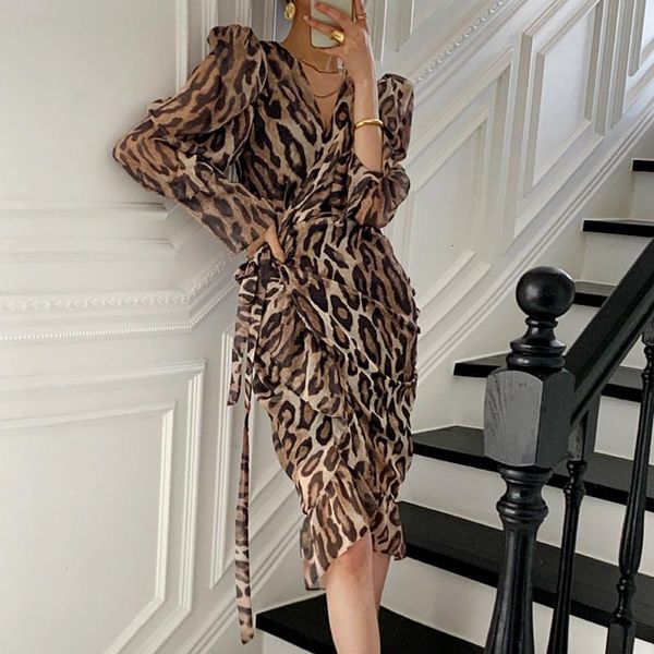 casual dresses fashion chic leopard pattern woman dress long sleeve with belt v neck spring autumn es neux, Black;gray
casual dresses fashion chic leopard pattern woman dress long sleeve with belt v neck spring autumn es neux, Black;gray
