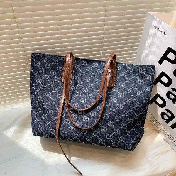 2022 factory wholesale handbag direct canvas large capacity women's summer printed single shoulder armpit red tote
2022 factory wholesale handbag direct canvas large capacity women's summer printed single shoulder armpit red tote