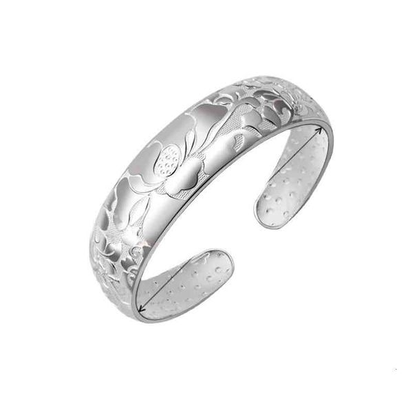 chinese-style products ailian said that the bracelet wide face large is plated with imitation 925 silver , and female opening adjustable
chinese-style products ailian said that the bracelet wide face large is plated with imitation 925 silver , and female opening adjustable
