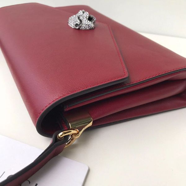 classic ladies bag 7a high-end custom quality postman bag fashion business casual style with adjustable shoulder straps
classic ladies bag 7a high-end custom quality postman bag fashion business casual style with adjustable shoulder straps