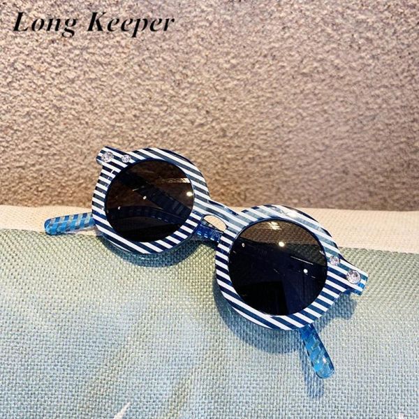 fashion retro round kids sunglasses brand designer children plastic stripe sun glasses boys girls baby outdoor shades eyewear, White;black
fashion retro round kids sunglasses brand designer children plastic stripe sun glasses boys girls baby outdoor shades eyewear, White;black