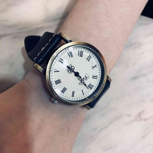 leather handmade cowhide watch men's and women's old simple large dial, Slivery;brown
leather handmade cowhide watch men's and women's old simple large dial, Slivery;brown