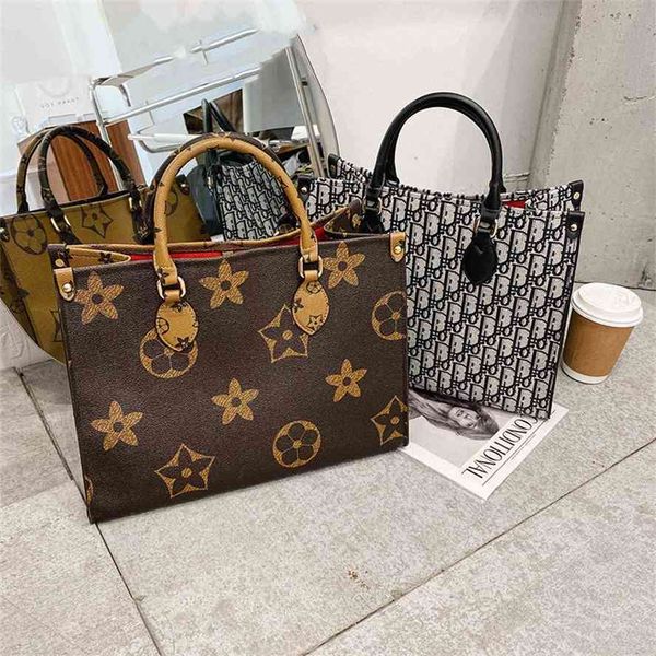 handbag2021 korean quality net red fashion old flower temperament tote versatile portable one shoulder bag schoolgirlgg bag
handbag2021 korean quality net red fashion old flower temperament tote versatile portable one shoulder bag schoolgirlgg bag