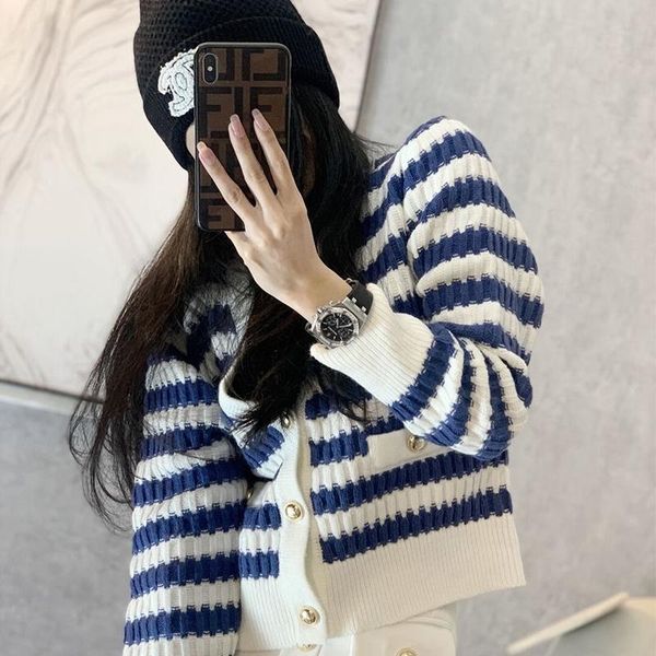women's knits & tees 2021 early spring striped sweater v-neck jacket chic design feeling niche cardigan coat, White
women's knits & tees 2021 early spring striped sweater v-neck jacket chic design feeling niche cardigan coat, White