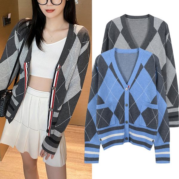 autumn winter 2021 new tb contrast loose and lazy lingge british college style knitted cardigan, White;black
autumn winter 2021 new tb contrast loose and lazy lingge british college style knitted cardigan, White;black