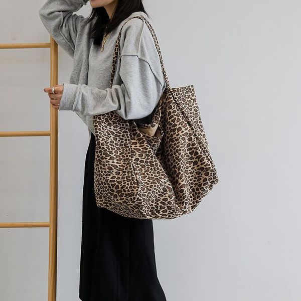 evening bags one-shoulder women's bag leopard print casual shopping large capacity european and american fashion solid color tote
evening bags one-shoulder women's bag leopard print casual shopping large capacity european and american fashion solid color tote
