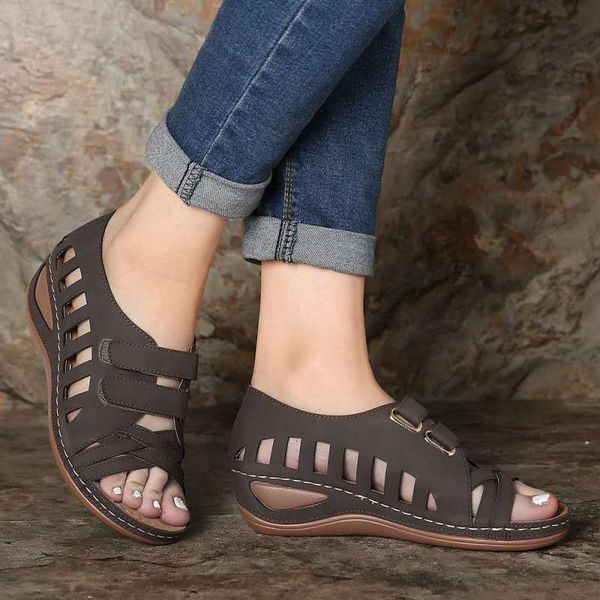 luxury slippers 2021 spring and summer fish mouth bag heel black hollow low slope heel casual large women's sandals
luxury slippers 2021 spring and summer fish mouth bag heel black hollow low slope heel casual large women's sandals