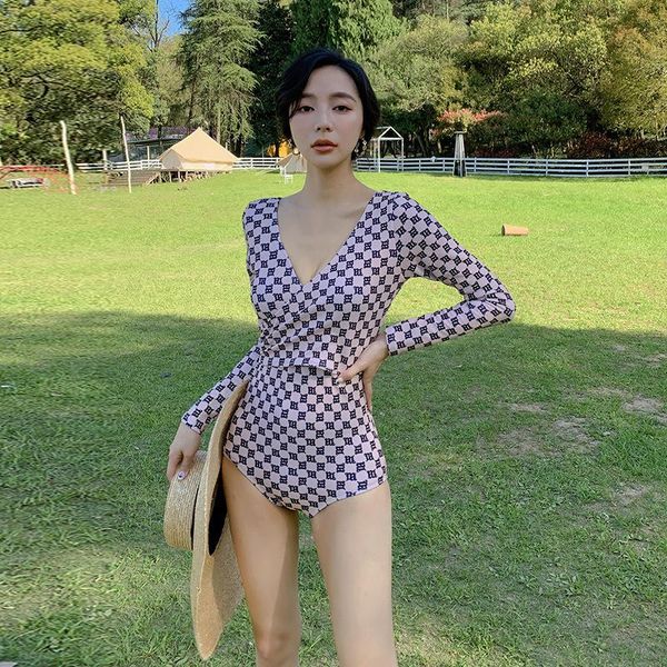 two-piece suits 2021 summer fashion v neck plaid long sleeve one piece swimsuit women skinny spring vacation swimwear beach wear
two-piece suits 2021 summer fashion v neck plaid long sleeve one piece swimsuit women skinny spring vacation swimwear beach wear