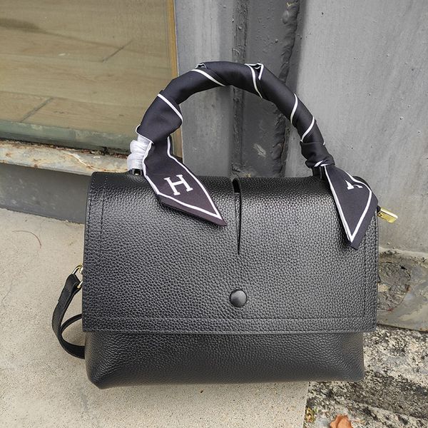 mother atmosphere handbag 2021 spring and summer head leather one shoulder messenger women's bag
mother atmosphere handbag 2021 spring and summer head leather one shoulder messenger women's bag