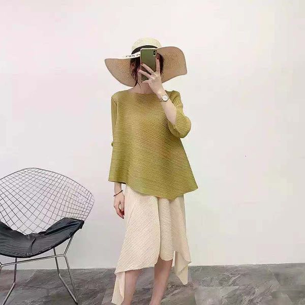 women's t-shirt miyake fold 3/4 sleeve t-shirt lady solid color irregular slim short pleated round linc kpop t shirt women vintage 503, White
women's t-shirt miyake fold 3/4 sleeve t-shirt lady solid color irregular slim short pleated round linc kpop t shirt women vintage 503, White