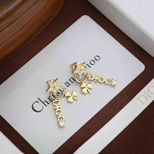 design jewelry family letter inlaid diamond for women 2021 new red star temperament women's light earrings and earrings, Silver
design jewelry family letter inlaid diamond for women 2021 new red star temperament women's light earrings and earrings, Silver