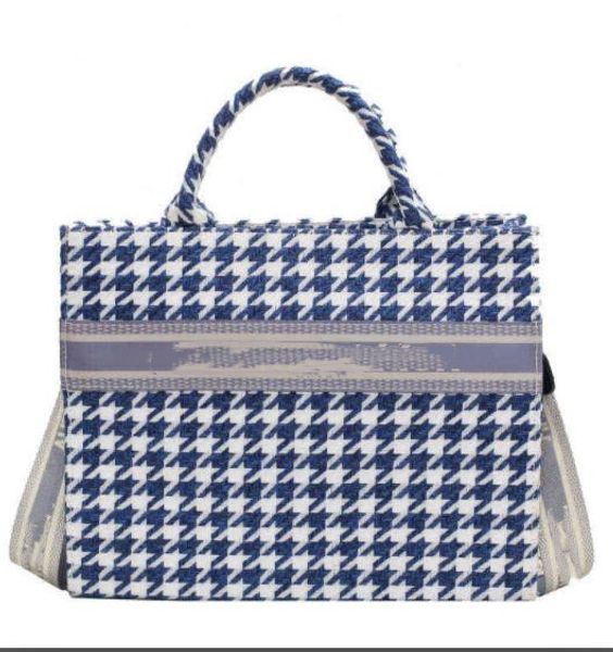 2022 new lattice portable women's bag korean alphabet large capacity tote bag fashion single shoulder messenger handbag
2022 new lattice portable women's bag korean alphabet large capacity tote bag fashion single shoulder messenger handbag