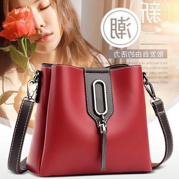 new fashion women's bag single shoulder messenger hand bill of lading shoulder sheepskin car sewing zipper diana
new fashion women's bag single shoulder messenger hand bill of lading shoulder sheepskin car sewing zipper diana