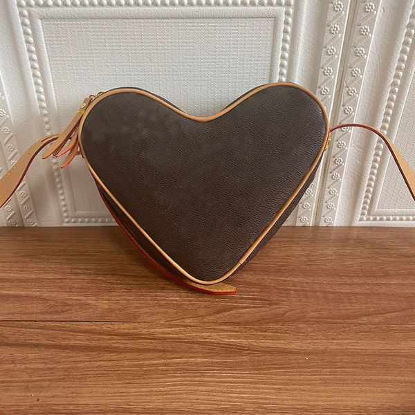 handbag women luxurys designers bags 2021 crossbody bag retro leather zipper old flower purse fashion letter lady wallet golden hardware
handbag women luxurys designers bags 2021 crossbody bag retro leather zipper old flower purse fashion letter lady wallet golden hardware