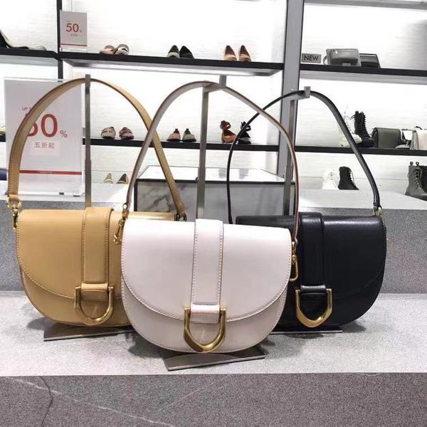 messenger bagstrend 2021 small ck fashion horseshoe buckle decoration saddle slung women's portable shoulder bag
messenger bagstrend 2021 small ck fashion horseshoe buckle decoration saddle slung women's portable shoulder bag