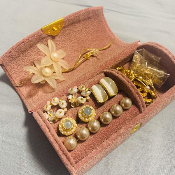 jewelry pouches, bags velvet portable storage organizer box for travel girls flannel bag ring easy to carry, Pink;blue
jewelry pouches, bags velvet portable storage organizer box for travel girls flannel bag ring easy to carry, Pink;blue