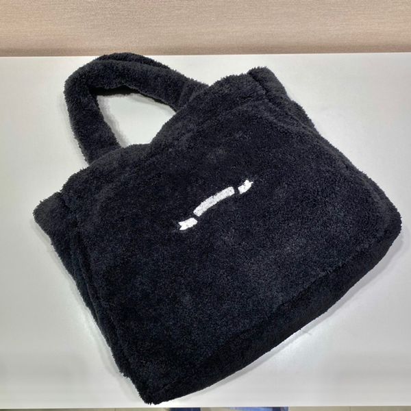 elegant attractive shoulder bags fashion ladies design iconic oversized embroidered lettering logo decorates crossbody highlight brand'
elegant attractive shoulder bags fashion ladies design iconic oversized embroidered lettering logo decorates crossbody highlight brand'