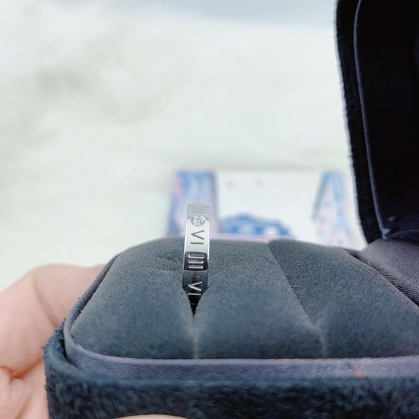 cluster rings fashion women ring jewelry number anillos mujer femme couple zircon high-end original logo luxury for woman, Golden;silver
cluster rings fashion women ring jewelry number anillos mujer femme couple zircon high-end original logo luxury for woman, Golden;silver