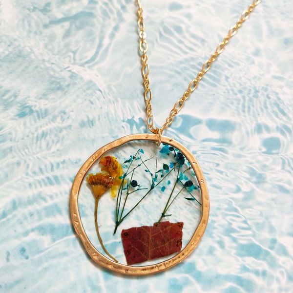 pendant necklaces renya dried flower round with mulit-colored resin for women summer gifts, Silver
pendant necklaces renya dried flower round with mulit-colored resin for women summer gifts, Silver