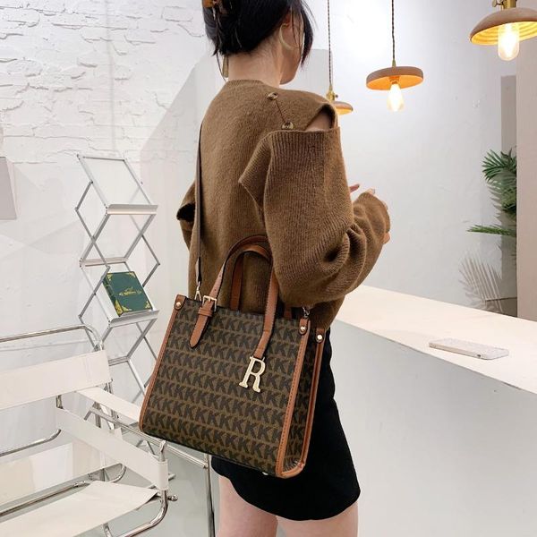 evening bags pattern bag. one shoulder handbag for ladies. imitation leather. good texture. waterproof
evening bags pattern bag. one shoulder handbag for ladies. imitation leather. good texture. waterproof