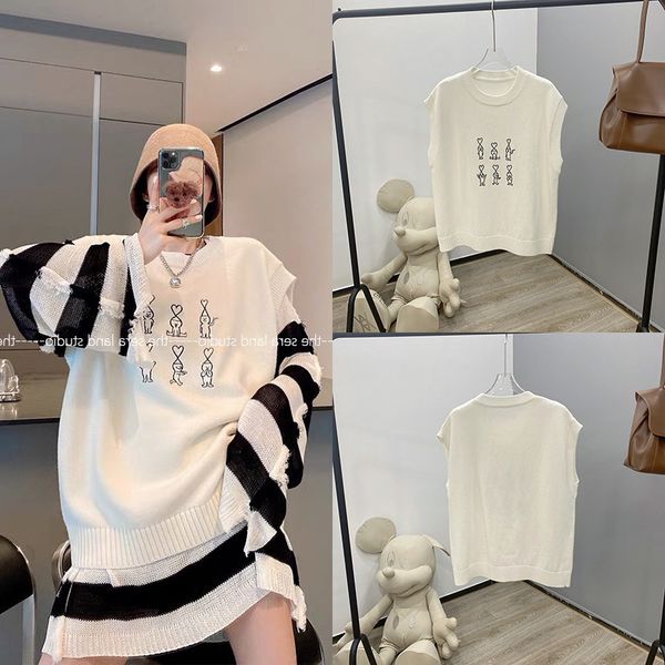 2021 autumn winter new limited series illustration love villain pattern loose and versatile multi wearing method knitted vest, White
2021 autumn winter new limited series illustration love villain pattern loose and versatile multi wearing method knitted vest, White