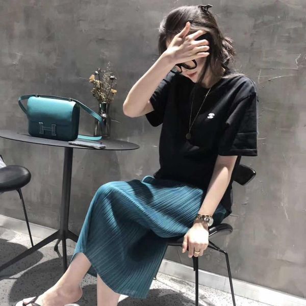 miyake plissados women's skirts summer style thin hip half-length set package line check skirt straight 5039, Black
miyake plissados women's skirts summer style thin hip half-length set package line check skirt straight 5039, Black