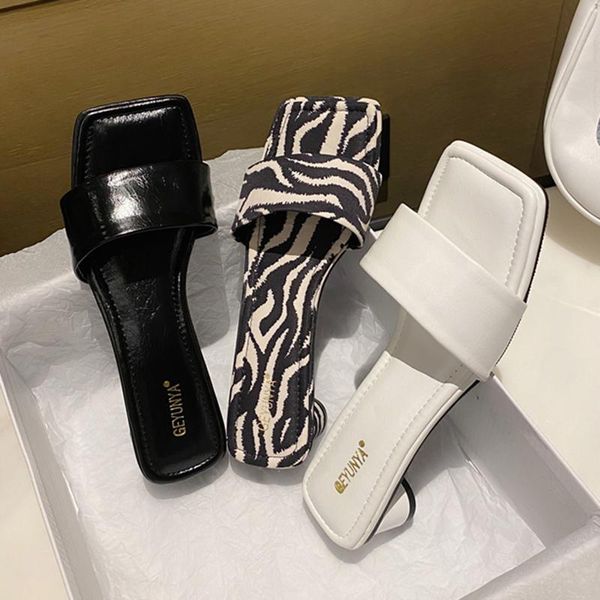 slippers 2021 ins luxury women white black low heels slides open toe high mules leisure sandals beach shoes flip flops
slippers 2021 ins luxury women white black low heels slides open toe high mules leisure sandals beach shoes flip flops
