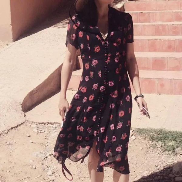 women dress 2021 spring-summer french v-neck short sleeve romantic silk slim fit thin buckle print midi casual dresses, Black;gray
women dress 2021 spring-summer french v-neck short sleeve romantic silk slim fit thin buckle print midi casual dresses, Black;gray