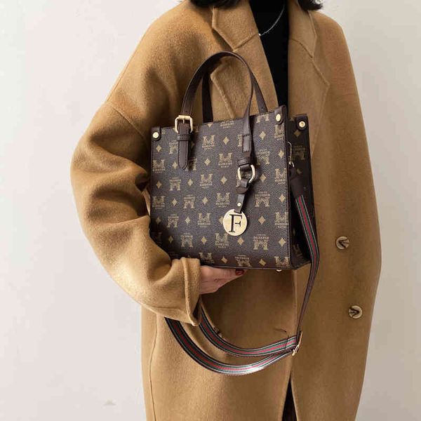 2022 factory outlet online female autumn high-capacity handbag versatile broadband single shoulder messenger bag cx74
2022 factory outlet online female autumn high-capacity handbag versatile broadband single shoulder messenger bag cx74
