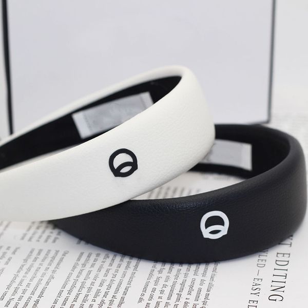 luxury designer headband female bezel head leather padded women solid thick hair hoop hairband brand headbands, Silver
luxury designer headband female bezel head leather padded women solid thick hair hoop hairband brand headbands, Silver