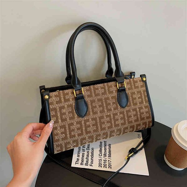 leather, high-quality temperament, all-match horizontal handbag, retro western style one-shoulder messenger bag purses outlet
leather, high-quality temperament, all-match horizontal handbag, retro western style one-shoulder messenger bag purses outlet