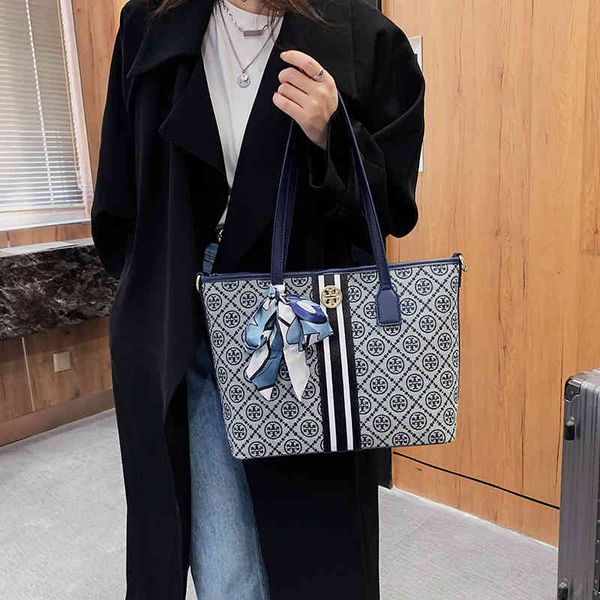 bag women's winter new bag personalized printing high-capacity tote pu portable shoulder handbag sale
bag women's winter new bag personalized printing high-capacity tote pu portable shoulder handbag sale
