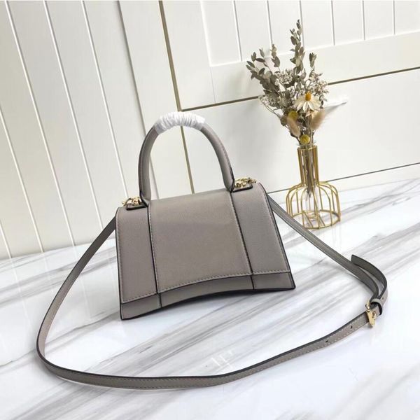 high fashion women's cross hourglass bags handbag brand celebrity with the same quality modern elegant socialite cowhide bags multiple
high fashion women's cross hourglass bags handbag brand celebrity with the same quality modern elegant socialite cowhide bags multiple