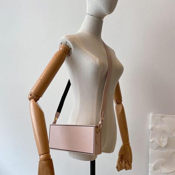 shoulder bags 101557 58 2021 women's convenient and practical box bag single slant span high end brand design fashion
shoulder bags 101557 58 2021 women's convenient and practical box bag single slant span high end brand design fashion