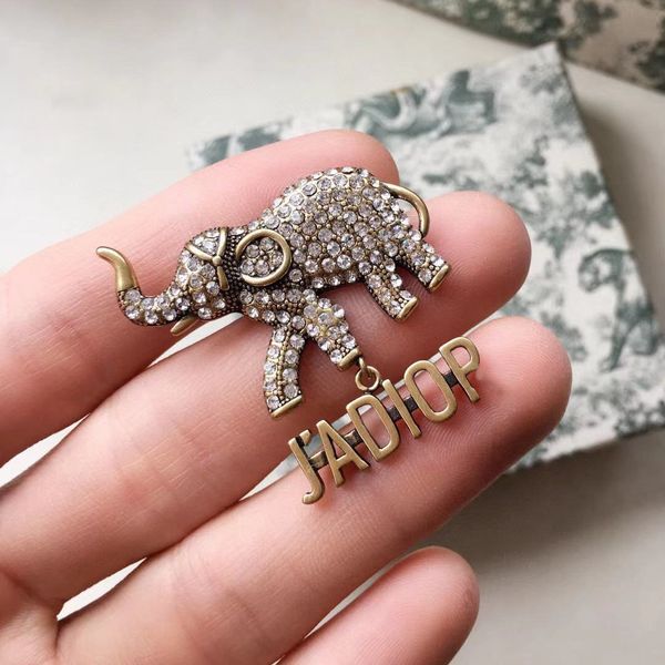 design jewelry 2021 classic letter elephant with diamond brooch hairpin 925 silver needle earrings female
design jewelry 2021 classic letter elephant with diamond brooch hairpin 925 silver needle earrings female