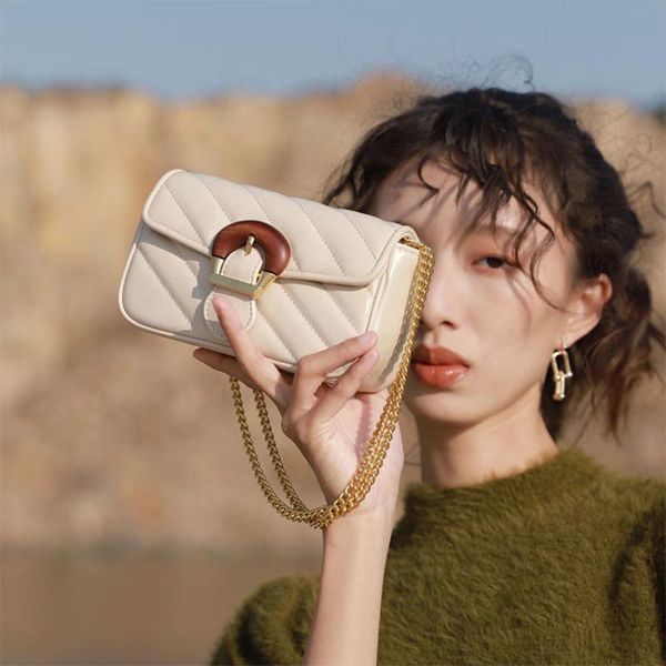 evening bags 2021 fashion women's bag pure color wild small fragrance embroidery thread chain design sense messenger mini ladies
evening bags 2021 fashion women's bag pure color wild small fragrance embroidery thread chain design sense messenger mini ladies