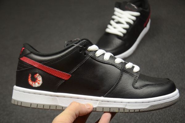 2021 dunk running sneaker black skateboard shoes red hook women men fashion trainers luxurys designer sneakers
2021 dunk running sneaker black skateboard shoes red hook women men fashion trainers luxurys designer sneakers