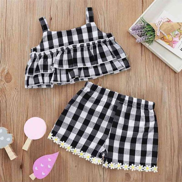 summer infant rompers clothes strap white and black plaid decorative floret shorts cute girls 2 pcs sets baby costume 210629
summer infant rompers clothes strap white and black plaid decorative floret shorts cute girls 2 pcs sets baby costume 210629