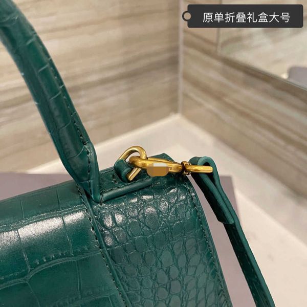 handbag 2021 new hourglass hand carrying messenger crocodile real leather fashion leisure retro leather messenger bag handbag zly
handbag 2021 new hourglass hand carrying messenger crocodile real leather fashion leisure retro leather messenger bag handbag zly
