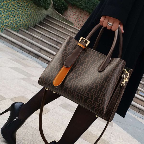 bag female 2021 old flower big hand texture large capacity single shoulder messenger bag
bag female 2021 old flower big hand texture large capacity single shoulder messenger bag