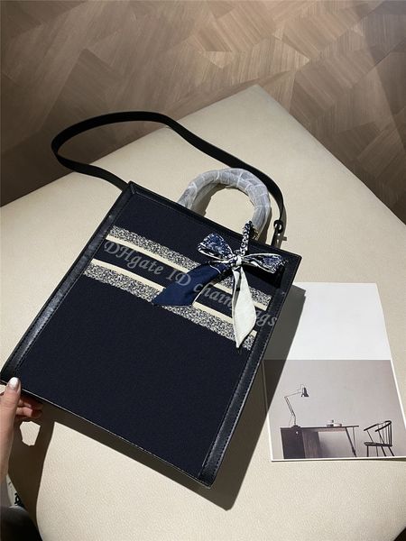 2021 sale famous women fashion totes handbag double handle retro letter classic embroidery tote bags interior zipper pocket cross body shoul
2021 sale famous women fashion totes handbag double handle retro letter classic embroidery tote bags interior zipper pocket cross body shoul