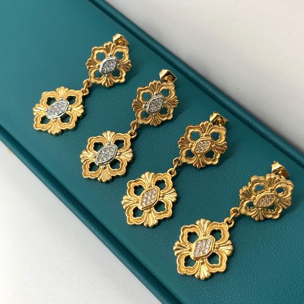 2021 new trend hollow diamond four-leaf clover earrings charm female retro palace style brushed 18k gold fashion woman jewelry, Golden
2021 new trend hollow diamond four-leaf clover earrings charm female retro palace style brushed 18k gold fashion woman jewelry, Golden
