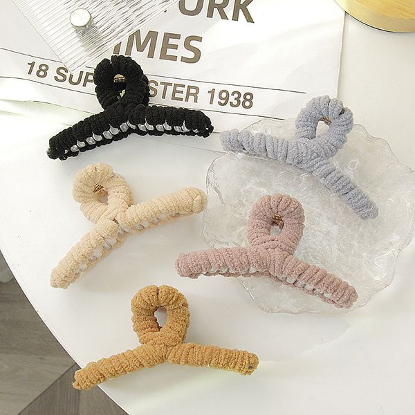 soft plush hair claws solid color lady girl hair clips big autumn winter hairgrips hair accessories, Golden;silver
soft plush hair claws solid color lady girl hair clips big autumn winter hairgrips hair accessories, Golden;silver
