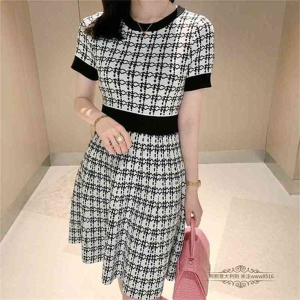 summer vintage plaid knitted dress slim waist pocket short sleeve o-neck mini 210603, Black;gray
summer vintage plaid knitted dress slim waist pocket short sleeve o-neck mini 210603, Black;gray